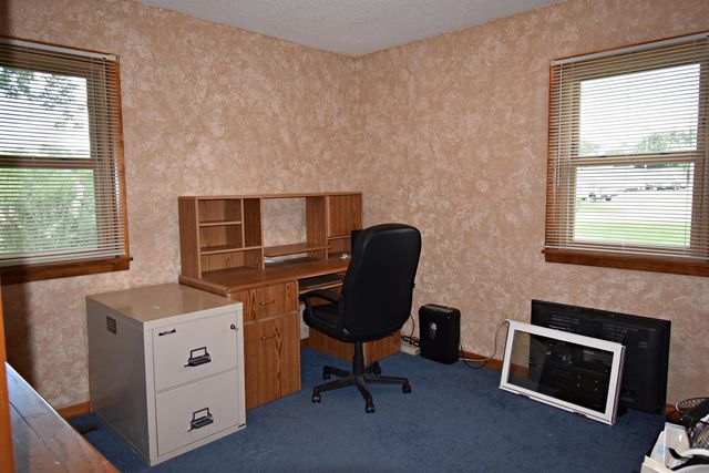 908 1st Ave. S.E., Oelwein, IA 50662