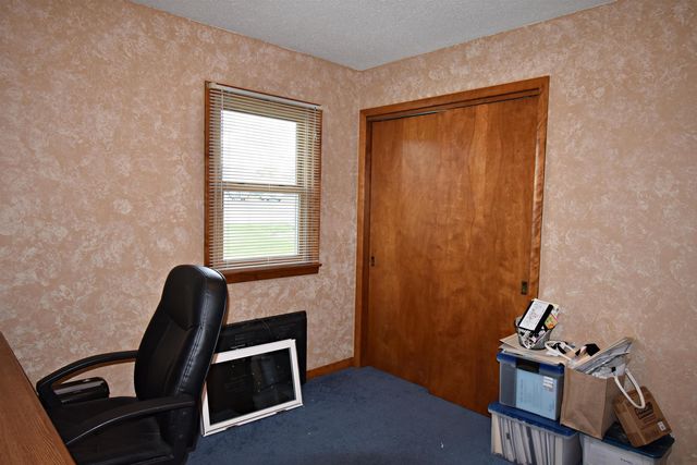 908 1st Ave. S.E., Oelwein, IA 50662