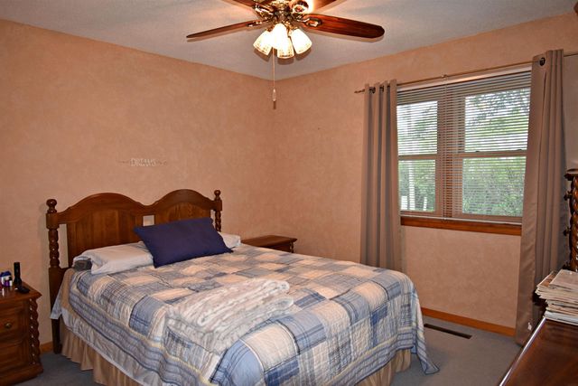 908 1st Ave. S.E., Oelwein, IA 50662