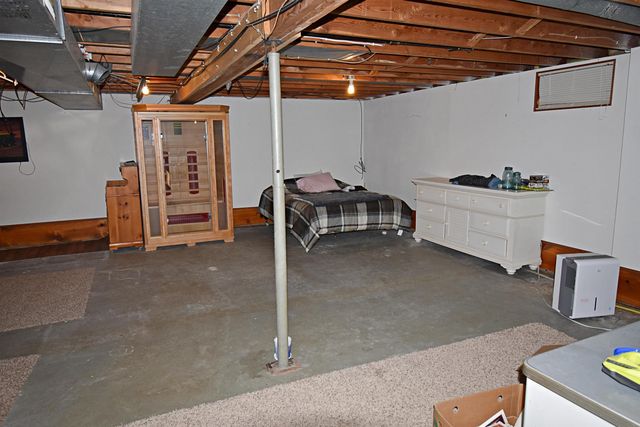 908 1st Ave. S.E., Oelwein, IA 50662