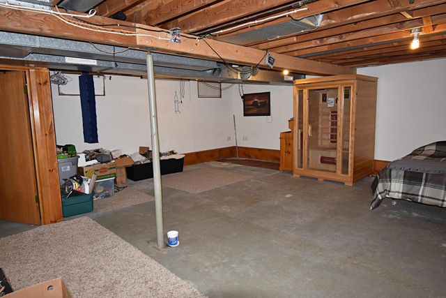 908 1st Ave. S.E., Oelwein, IA 50662