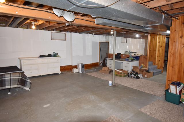 908 1st Ave. S.E., Oelwein, IA 50662