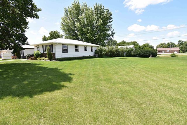 908 1st Ave. S.E., Oelwein, IA 50662