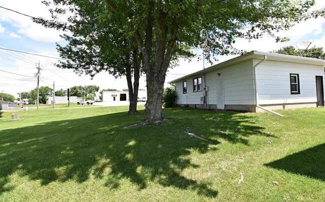 908 1st Ave. S.E., Oelwein, IA 50662