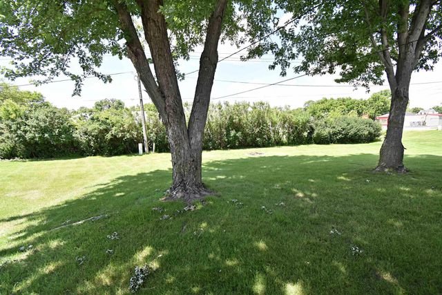 908 1st Ave. S.E., Oelwein, IA 50662