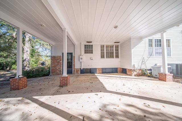 389 Summerville Road, Smiths Station, AL 36877