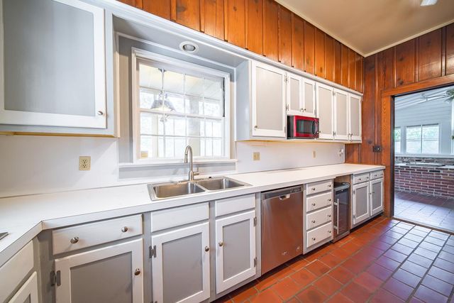 389 Summerville Road, Smiths Station, AL 36877