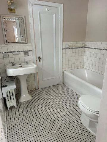 16624 Parkside Street, Detroit, MI 48221