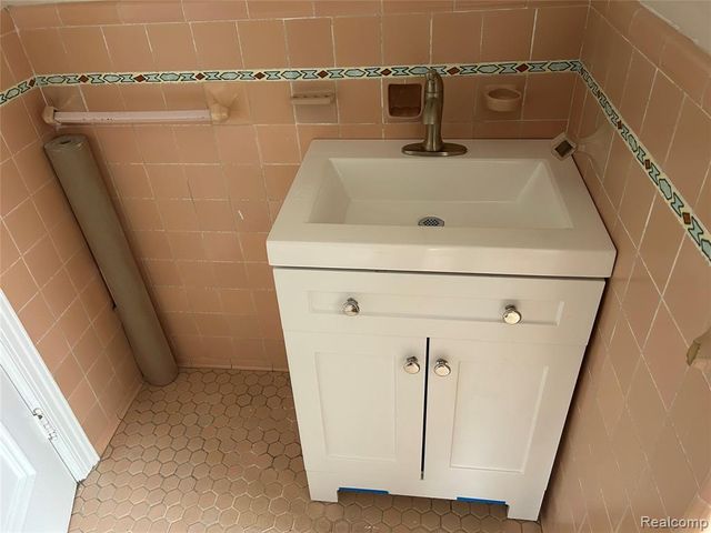 16624 Parkside Street, Detroit, MI 48221