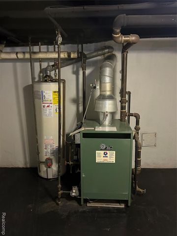 16624 Parkside Street, Detroit, MI 48221