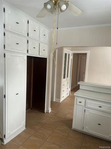 16624 Parkside Street, Detroit, MI 48221