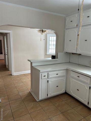 16624 Parkside Street, Detroit, MI 48221