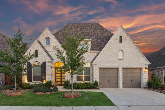 808 Bluestem Drive, Aubrey, TX 76227