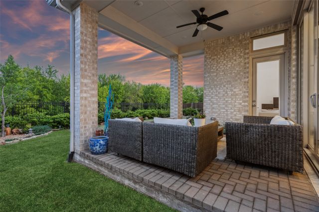 808 Bluestem Drive, Aubrey, TX 76227