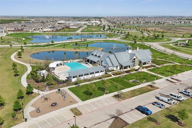 808 Bluestem Drive, Aubrey, TX 76227