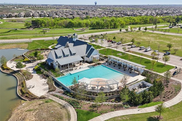 808 Bluestem Drive, Aubrey, TX 76227