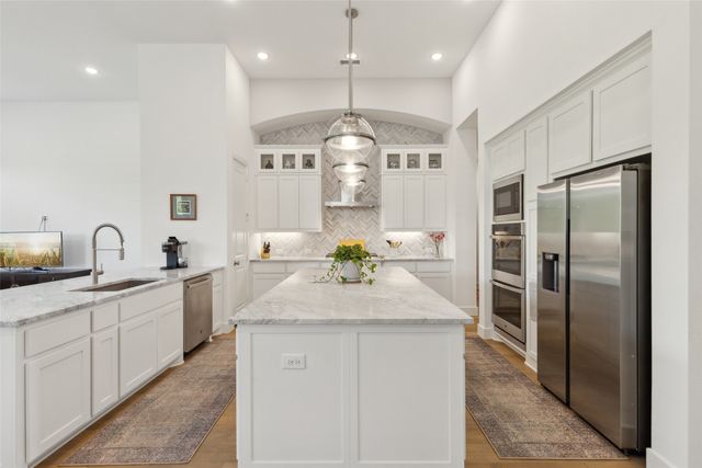 808 Bluestem Drive, Aubrey, TX 76227