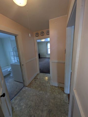 56 Sprague Street, Manchester, NH 03103