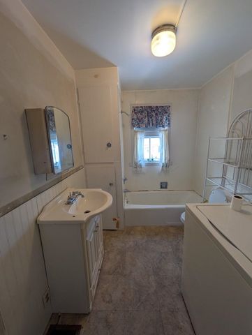 56 Sprague Street, Manchester, NH 03103