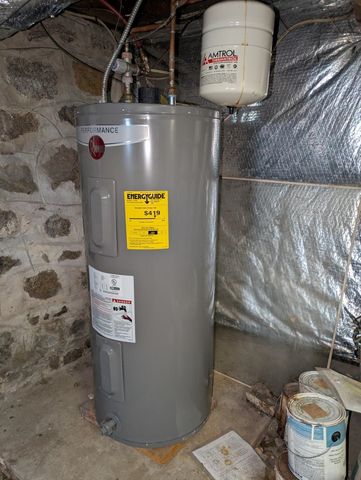 56 Sprague Street, Manchester, NH 03103