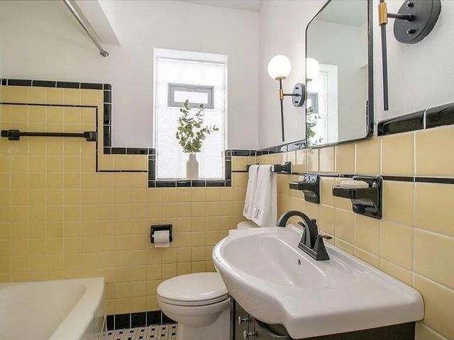 902 Sibley Street, Grand Rapids, MI 49504