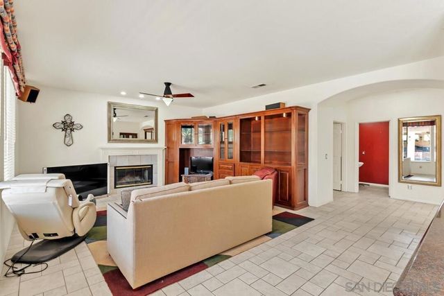 807 Calle Lagasca, Chula Vista, CA 91910