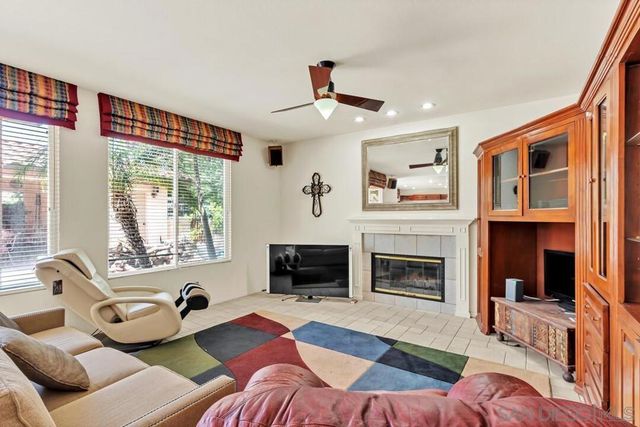 807 Calle Lagasca, Chula Vista, CA 91910