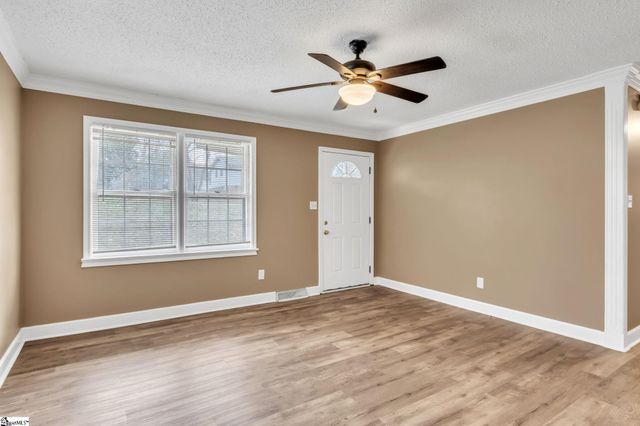 201 Knighton Drive, Wellford, SC 29385