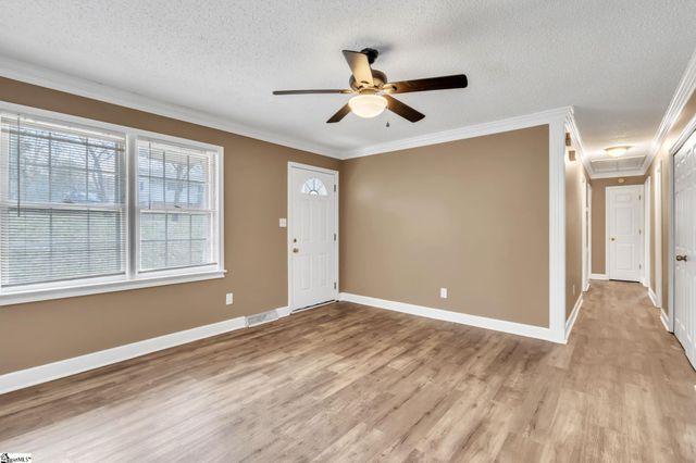 201 Knighton Drive, Wellford, SC 29385