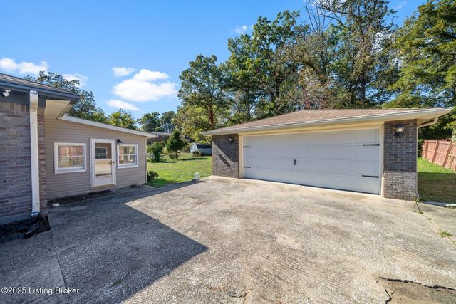 249 Indiana Trail, Radcliff, KY 40160