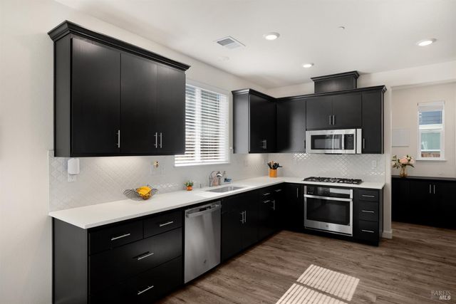 7465 Walker Way, Rohnert Park, CA 94928