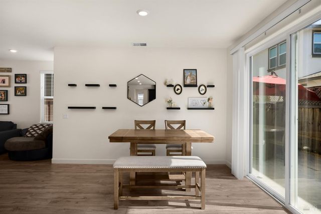 7465 Walker Way, Rohnert Park, CA 94928