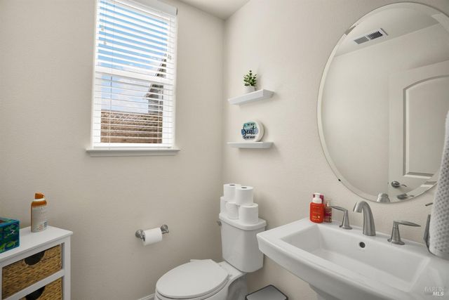 7465 Walker Way, Rohnert Park, CA 94928