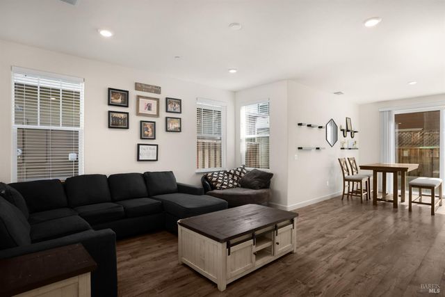 7465 Walker Way, Rohnert Park, CA 94928