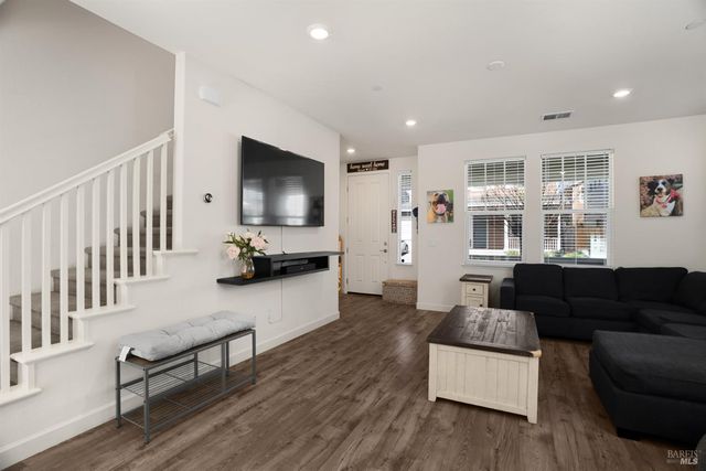 7465 Walker Way, Rohnert Park, CA 94928