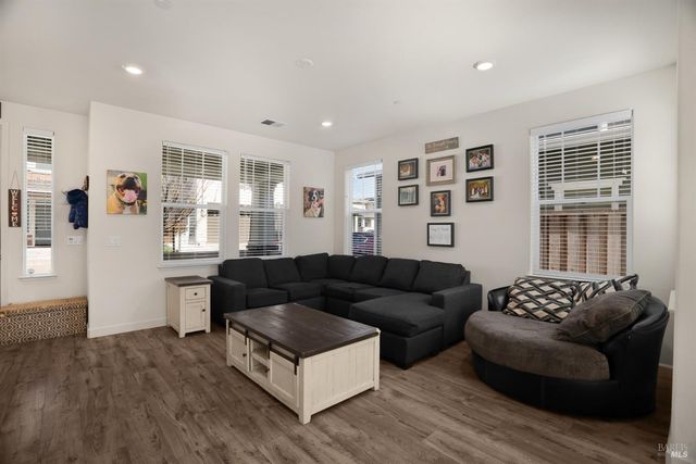 7465 Walker Way, Rohnert Park, CA 94928