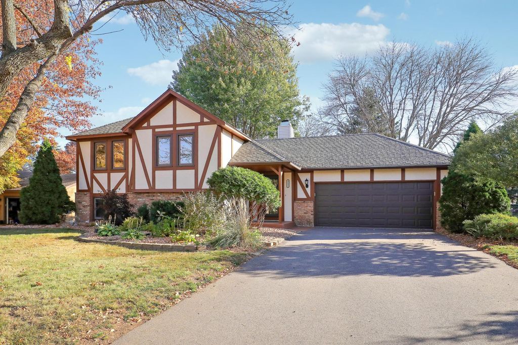 9132 Kirkwood Lane N, Maple Grove, MN 55369