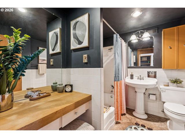 1220 Ne 17TH Ave 3D, Portland, OR 97232