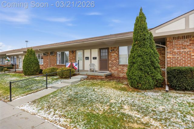 25204 Franklin Terrace 6, South Lyon, MI 48178