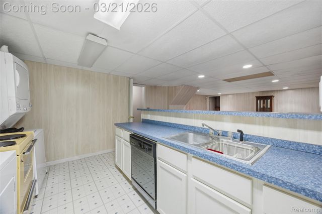 25204 Franklin Terrace 6, South Lyon, MI 48178