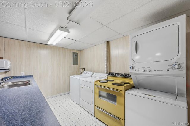 25204 Franklin Terrace 6, South Lyon, MI 48178