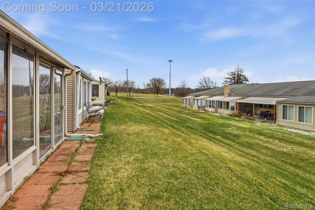 25204 Franklin Terrace 6, South Lyon, MI 48178