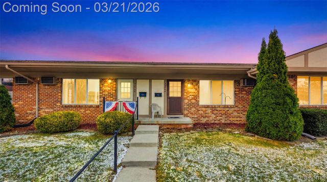 25204 Franklin Terrace 6, South Lyon, MI 48178