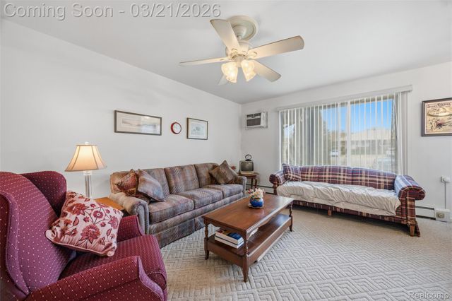 25204 Franklin Terrace 6, South Lyon, MI 48178