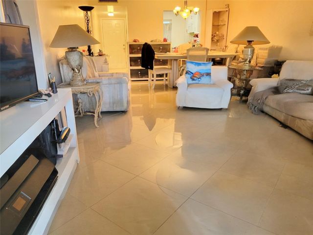 5945 Del Lago Circle, Sunrise, FL 33313