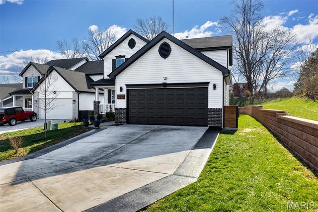 1928 Simba Circle, St Louis, MO 63125