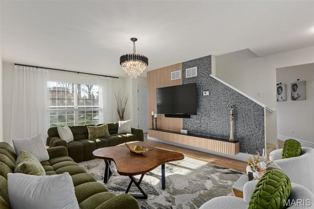 1928 Simba Circle, St Louis, MO 63125