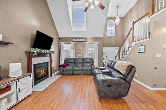 3920 Gaine Dr, Clarksville, TN 37040