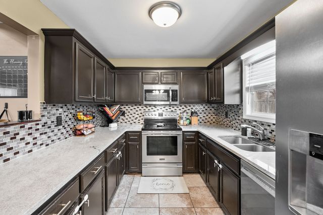 3920 Gaine Dr, Clarksville, TN 37040