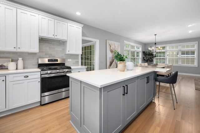 4829 Linscott Avenue, Downers Grove, IL 60515